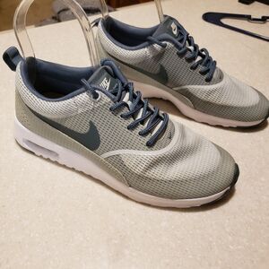 Nike WOMEN'S Sz 7.5 Shoe Blue Gray White Air Max Thea
